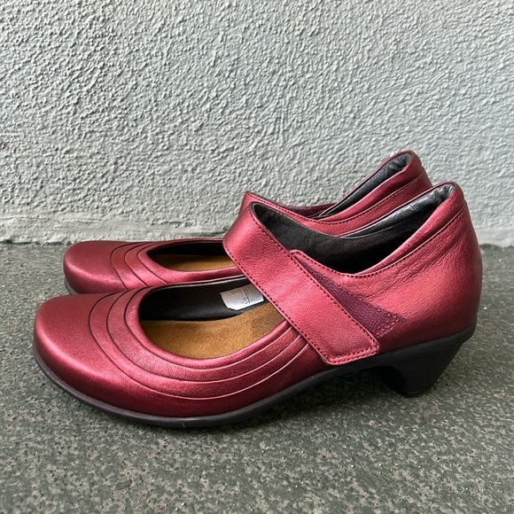 NAOT Mary Jane Comfort Shoes Shiny Red One Small Flaw Read Description Sz 37 - Picture 1 of 9